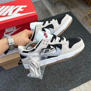 Nike Dunk Low sneakers