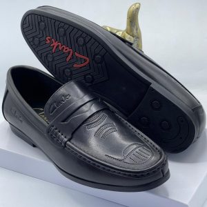 Clarks Men's Black Leather Casual Loafers